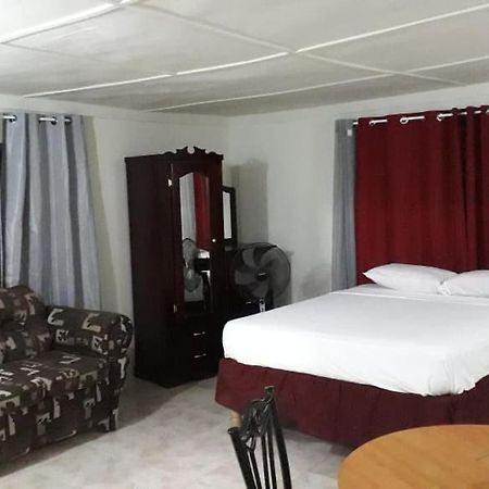 Apartments At Westvillage 5 No Ac Low Price Studio Montego Bay Exterior foto